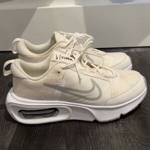 White Nike Air Max